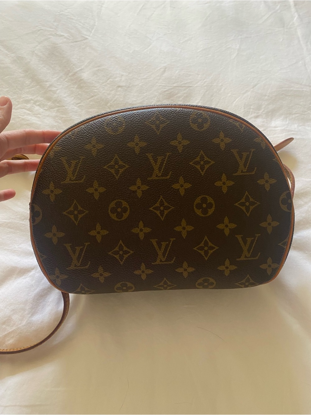 Louis Vuitton Monogram Canvas Crossbody in Brown and Tan - Picture 4 of 10